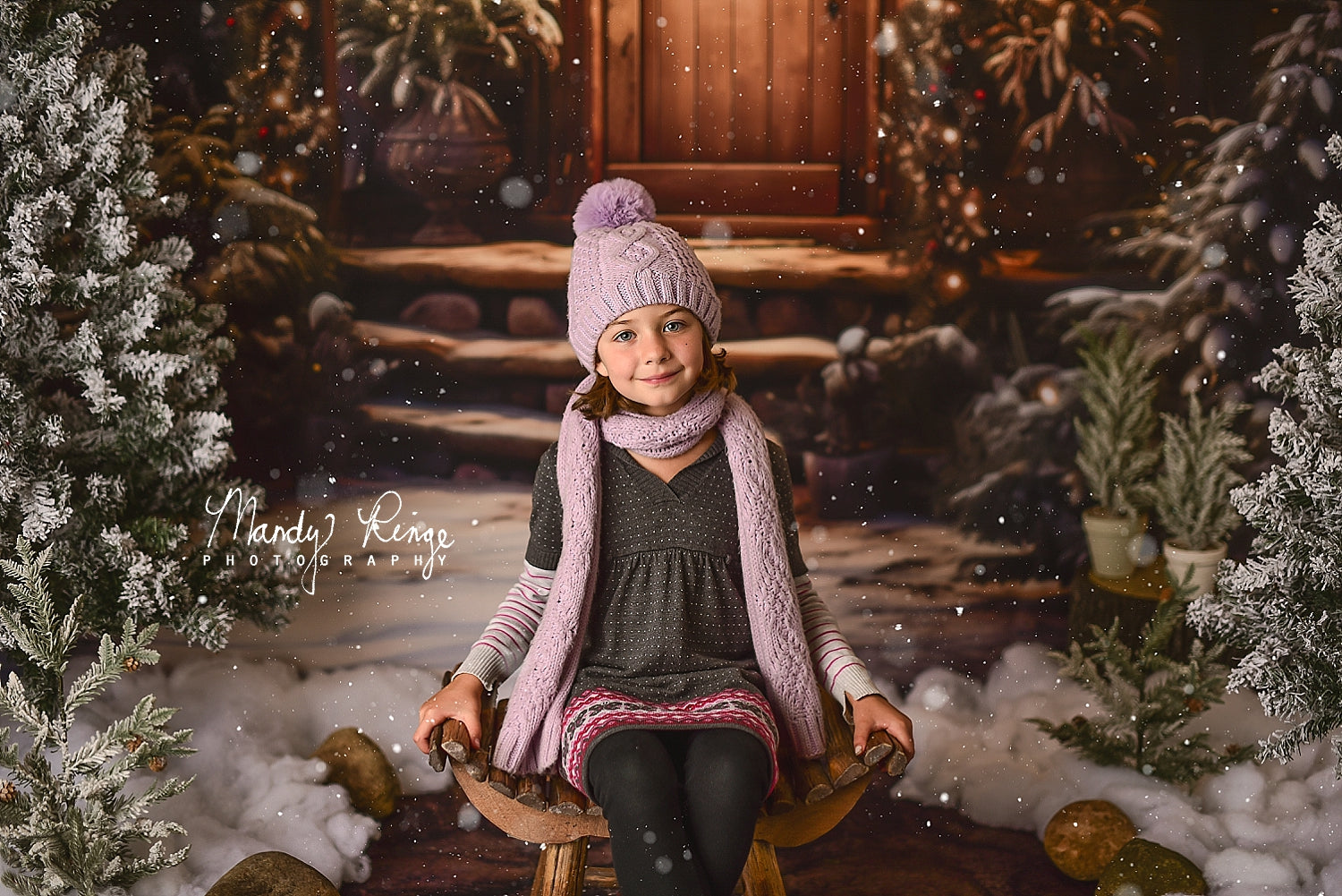 Kate Weihnachten Holzhaus mit Schnee Hintergrund Entworfen von Chain Photography