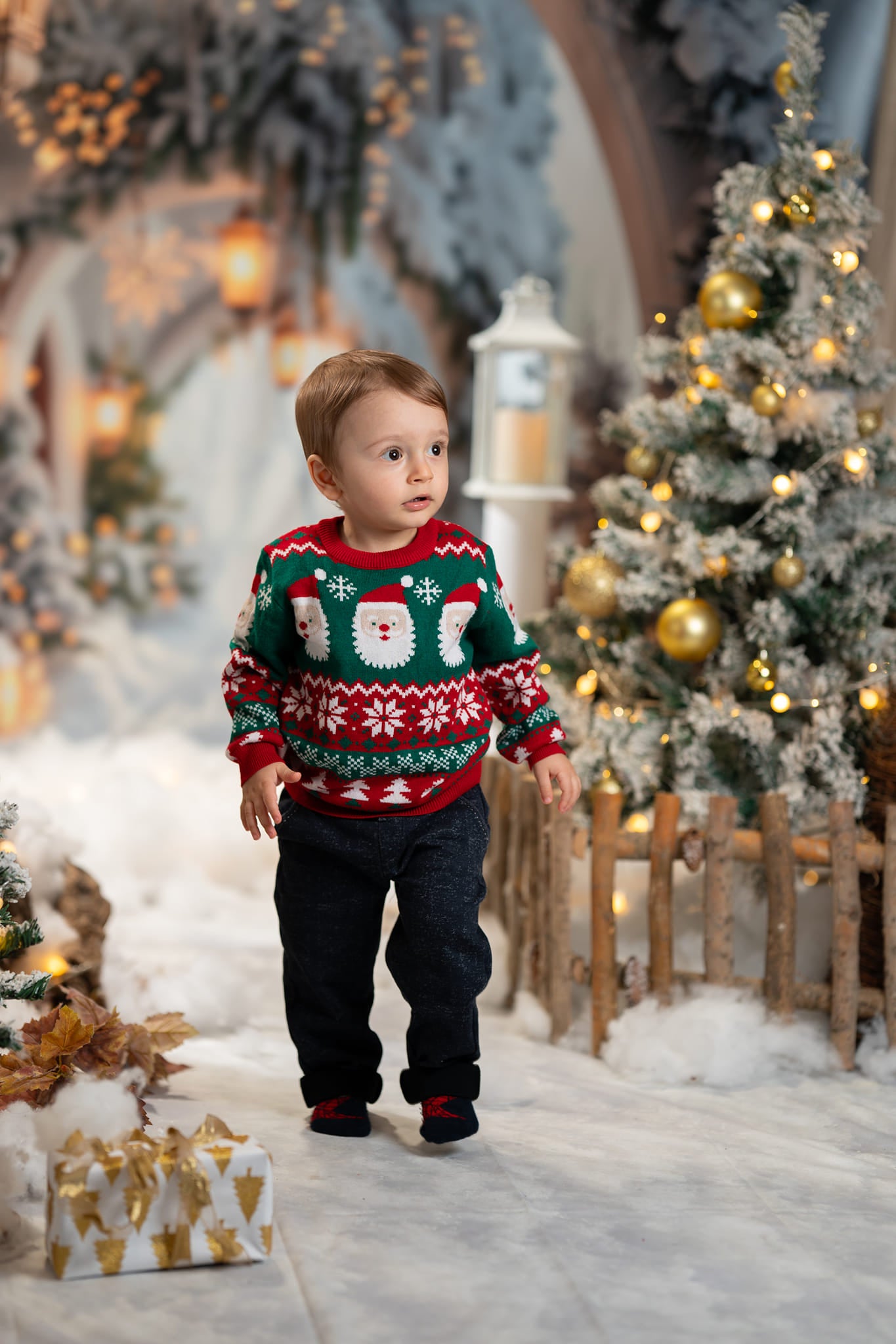 Kate Winter verschneite Weihnachtsbogen-Flur-Hintergrund entworfen von Emetselch