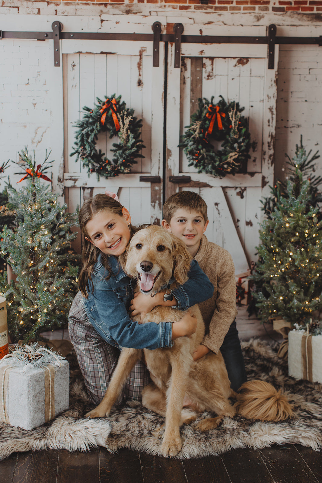 Kate Weihnachten Weiß Shabby Scheune Tür Hintergrund entworfen von Emetselch