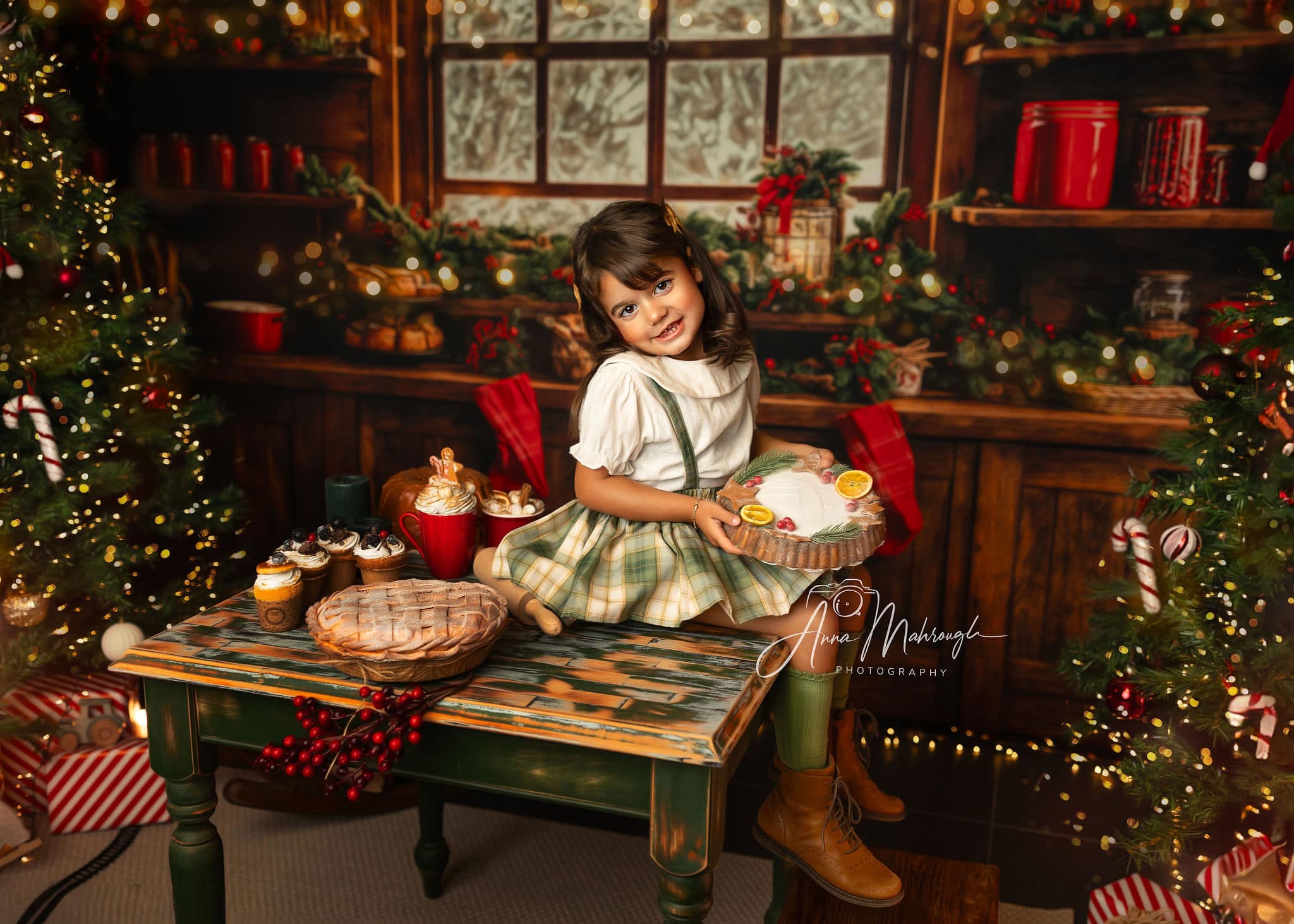 Kate Weihnachten Küche Braun Holz Schränke Rot Stocking Hintergrund entworfen von Emetselch