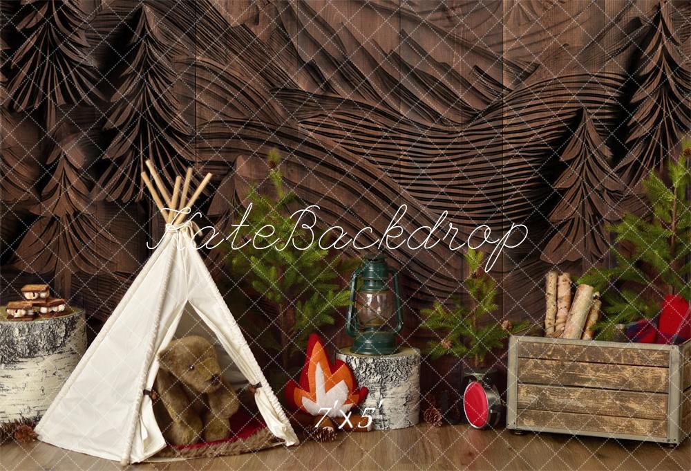 Kate Campingplatz Wald-Tipi Geschnitzte Wand Hintergrund von Mandy Ringe Fotografie