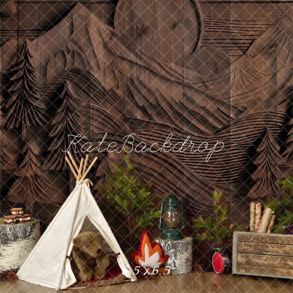 Kate Campingplatz Wald-Tipi Geschnitzte Wand Hintergrund von Mandy Ringe Fotografie