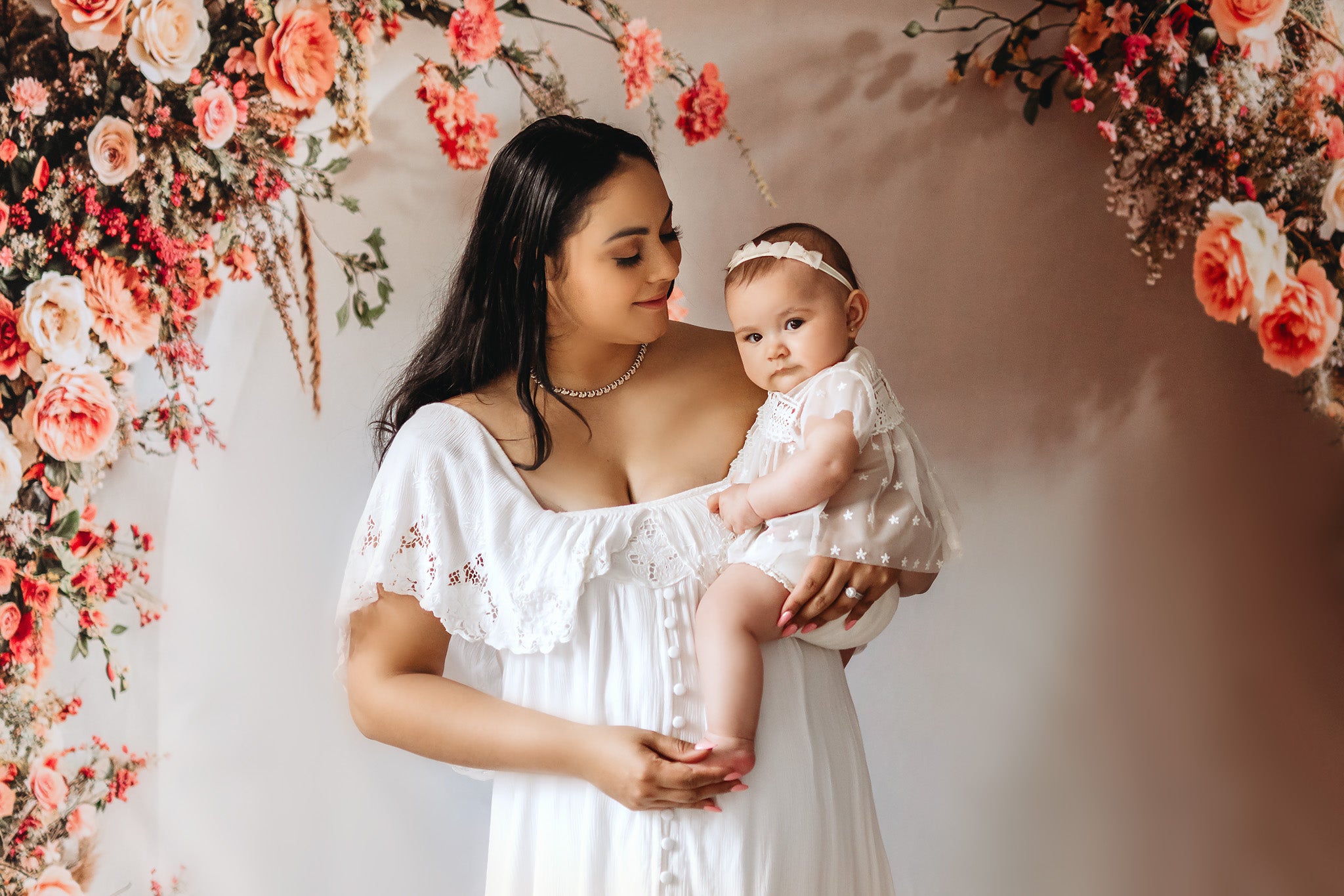 Kate Frühling Hochzeit Rosa Blumen Weiß Bogen Hintergrund von Emetselch