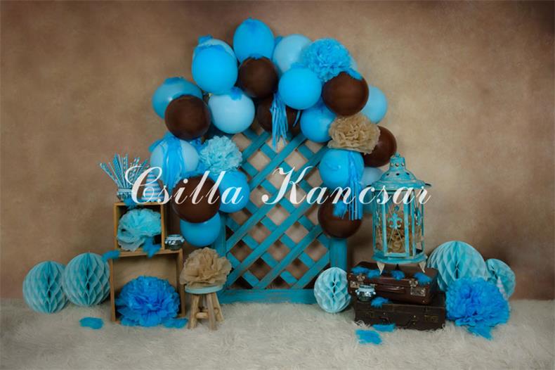 Kate Cake Smash Hintergrund Blaue Luftballons Entworfen von Csilla Kancsar - Kate Backdrop.de