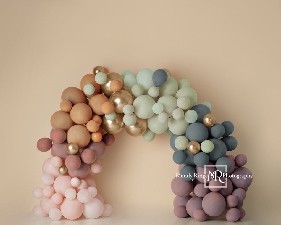 Kate Regenbogen Boho Hintergrund Ballonbogen von Mandy Ringe Photography - Kate Backdrop.de