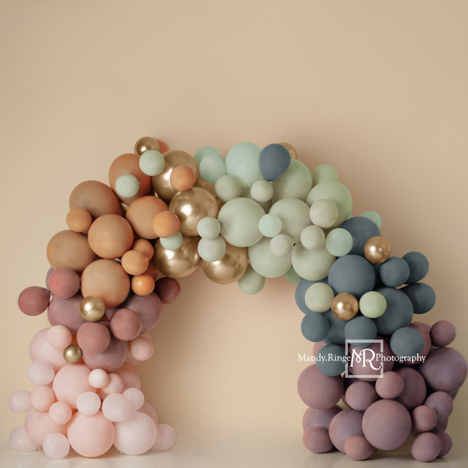 Kate Regenbogen Boho Hintergrund Ballonbogen von Mandy Ringe Photography - Kate Backdrop.de